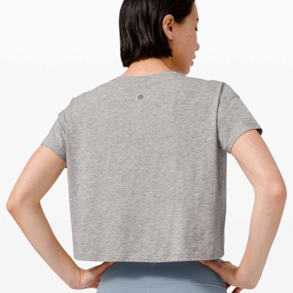 Lululemon like new Cates tee 4/6